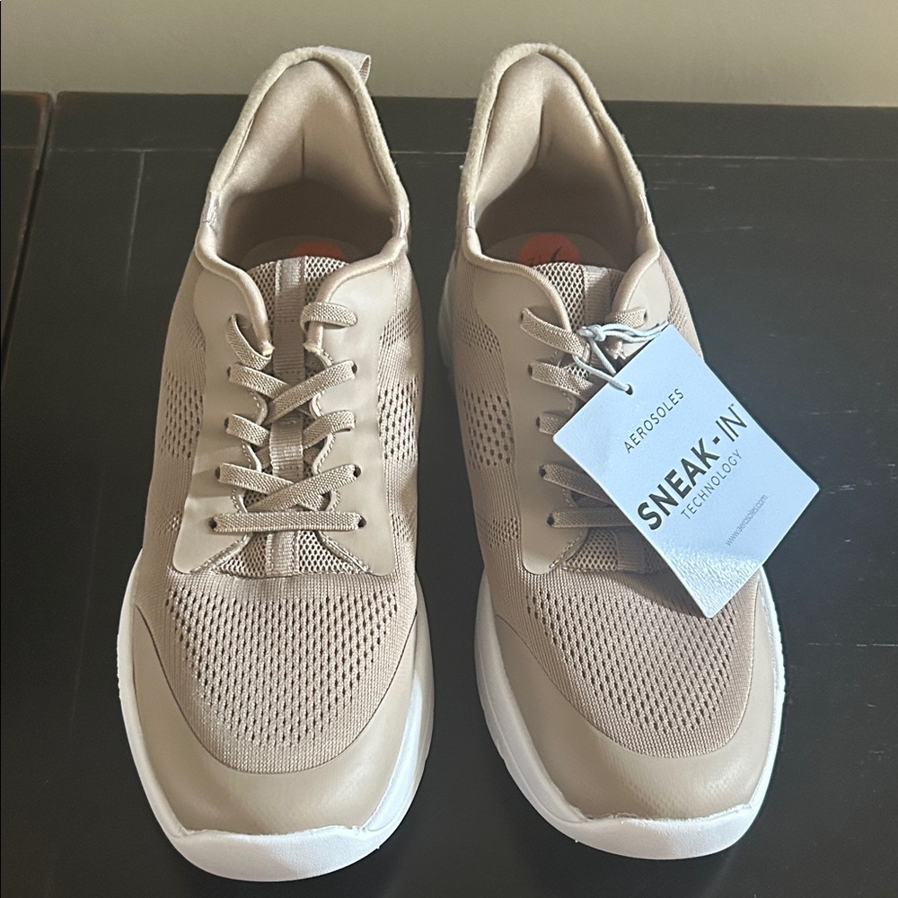 AEROSOLES women’s Beige Sneakers slip in sneak in size 9.5 new